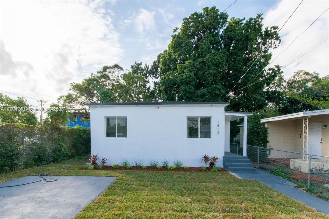 For Sale: $394,000 (3 beds, 1 baths, 800 Square Feet)