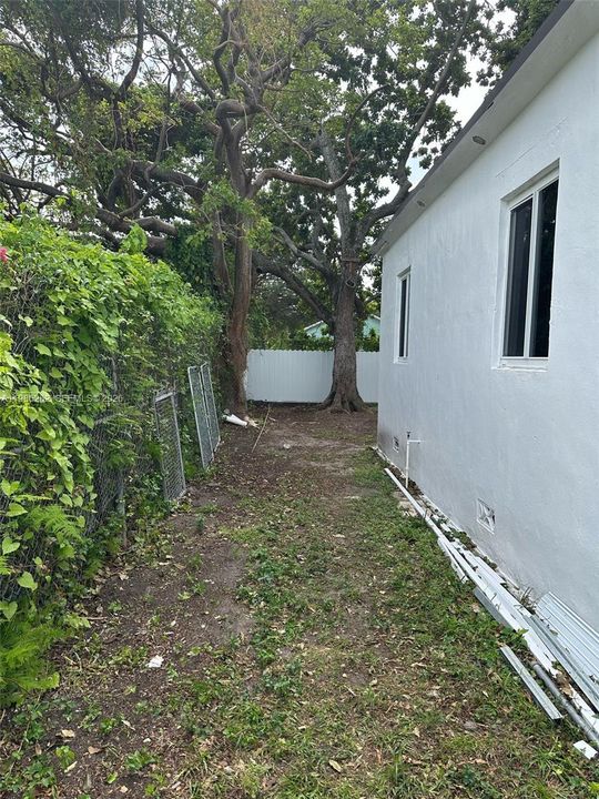 For Sale: $394,000 (3 beds, 1 baths, 800 Square Feet)