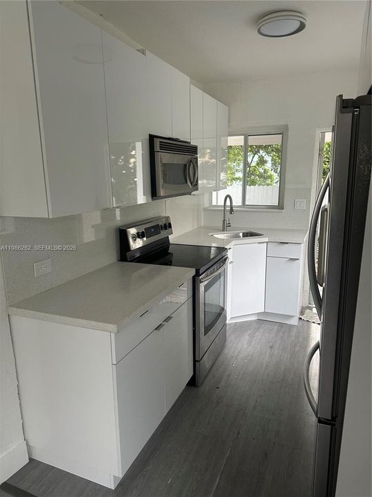 For Sale: $394,000 (3 beds, 1 baths, 800 Square Feet)