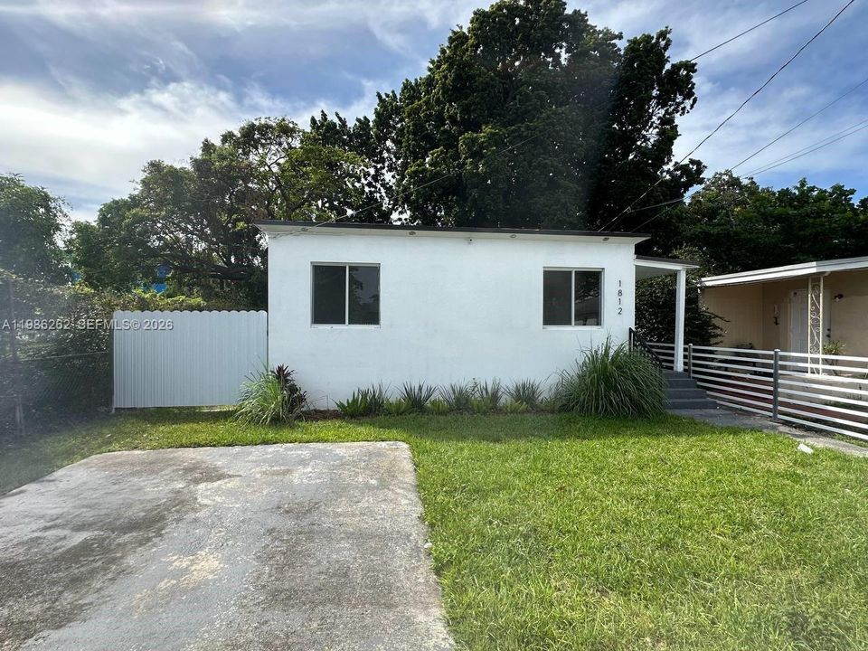 For Sale: $394,000 (3 beds, 1 baths, 800 Square Feet)