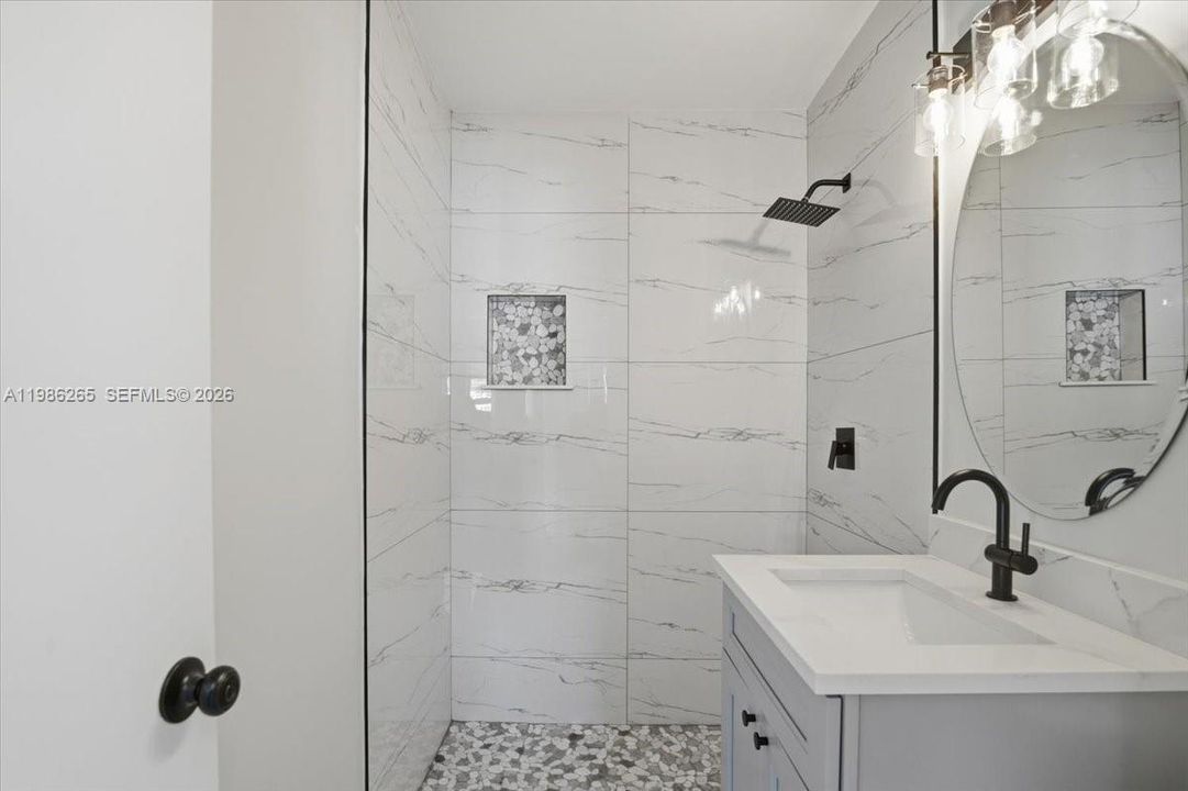 Active With Contract: $2,900 (3 beds, 1 baths, 1098 Square Feet)