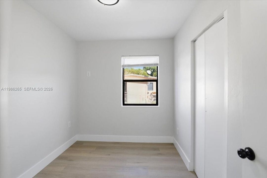 Active With Contract: $2,900 (3 beds, 1 baths, 1098 Square Feet)