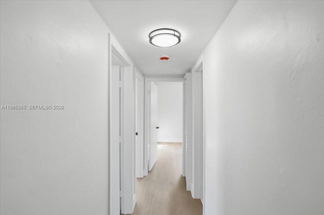 Active With Contract: $2,900 (3 beds, 1 baths, 1098 Square Feet)