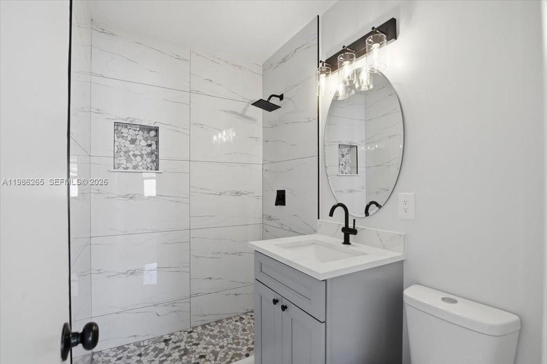 Active With Contract: $2,900 (3 beds, 1 baths, 1098 Square Feet)