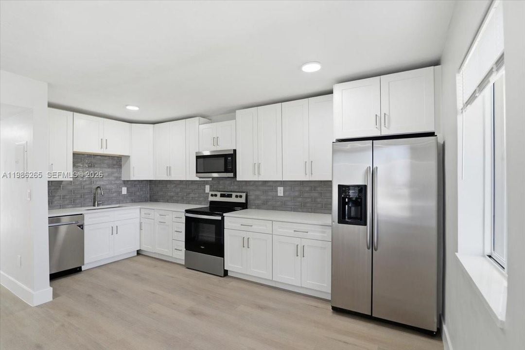 Active With Contract: $2,900 (3 beds, 1 baths, 1098 Square Feet)