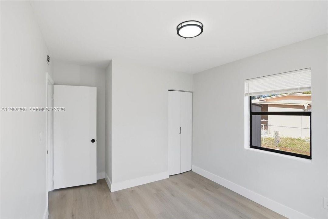 Active With Contract: $2,900 (3 beds, 1 baths, 1098 Square Feet)