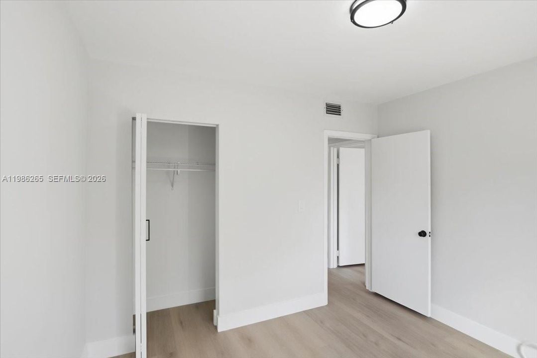 Active With Contract: $2,900 (3 beds, 1 baths, 1098 Square Feet)