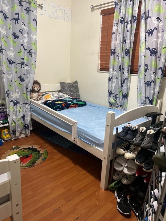 待售: $230,000 (2 贝兹, 1 浴室, 760 平方英尺)