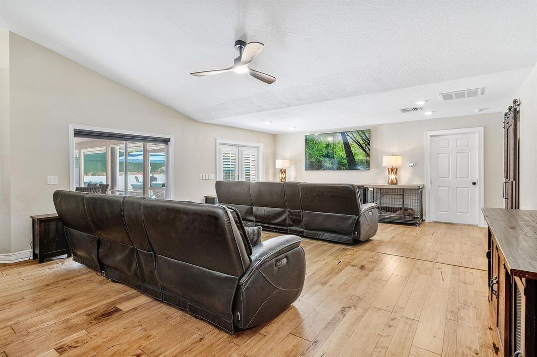 011-1543666thCourtNorth-TheAcreage-FL-33
