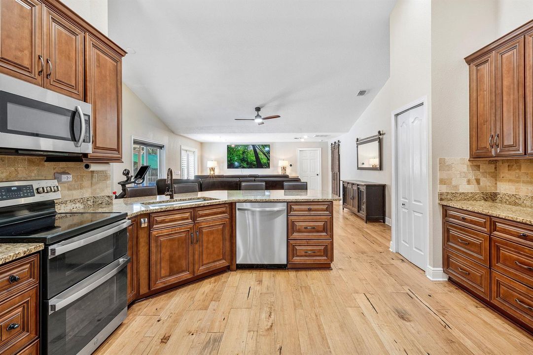 015-1543666thCourtNorth-TheAcreage-FL-33
