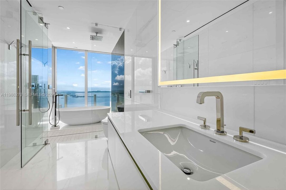 На продажу: $6,500,000 (4 спален, 5 ванн, 3375 Квадратных фут)