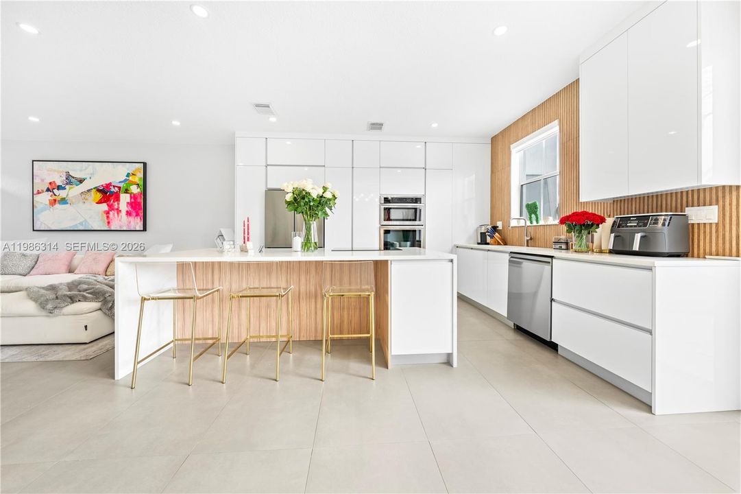 For Sale: $688,000 (3 beds, 2 baths, 1520 Square Feet)