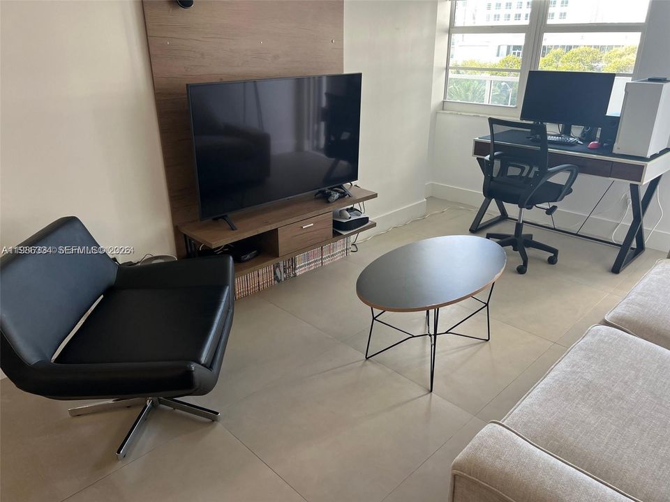 For Sale: $480,000 (0 beds, 1 baths, 525 Square Feet)