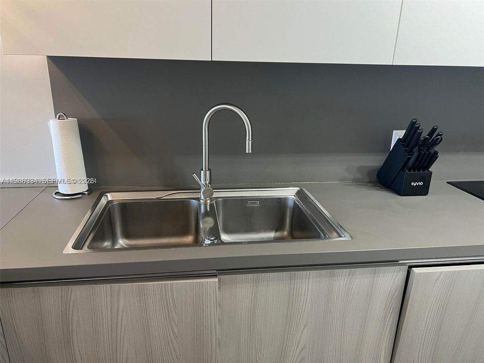 For Sale: $480,000 (0 beds, 1 baths, 525 Square Feet)