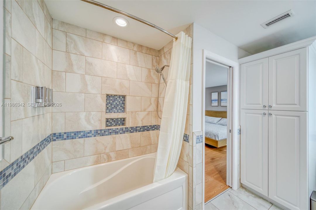 En Venta: $380,000 (3 camas, 2 baños, 1422 Pies cuadrados)