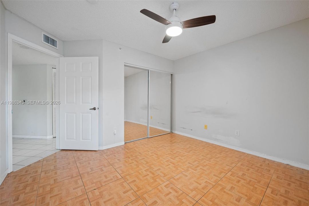 Activo con contrato: $174,900 (2 camas, 2 baños, 1215 Pies cuadrados)