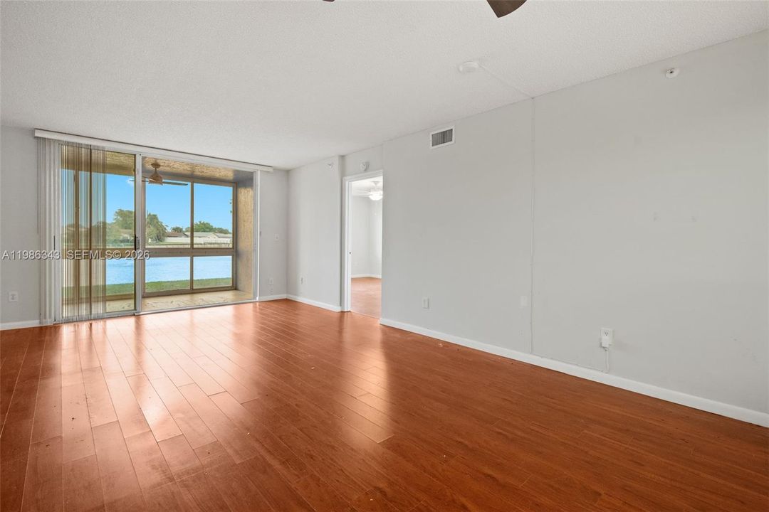 Activo con contrato: $174,900 (2 camas, 2 baños, 1215 Pies cuadrados)