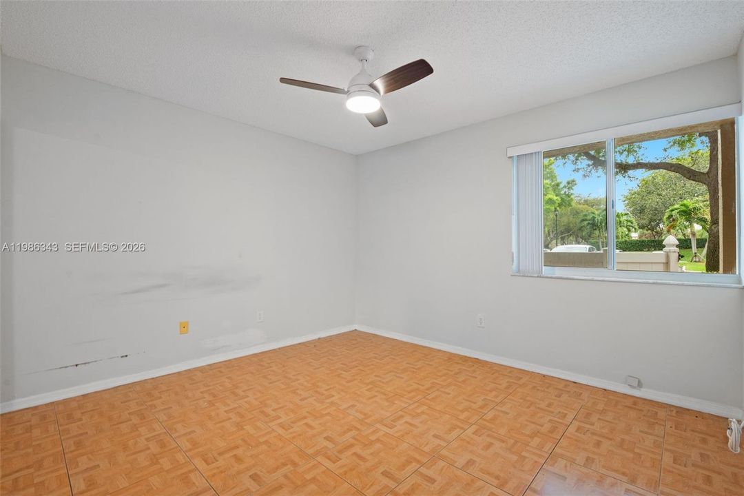 Activo con contrato: $174,900 (2 camas, 2 baños, 1215 Pies cuadrados)