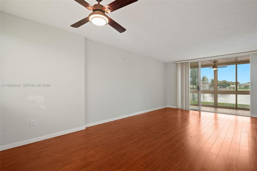 Activo con contrato: $174,900 (2 camas, 2 baños, 1215 Pies cuadrados)