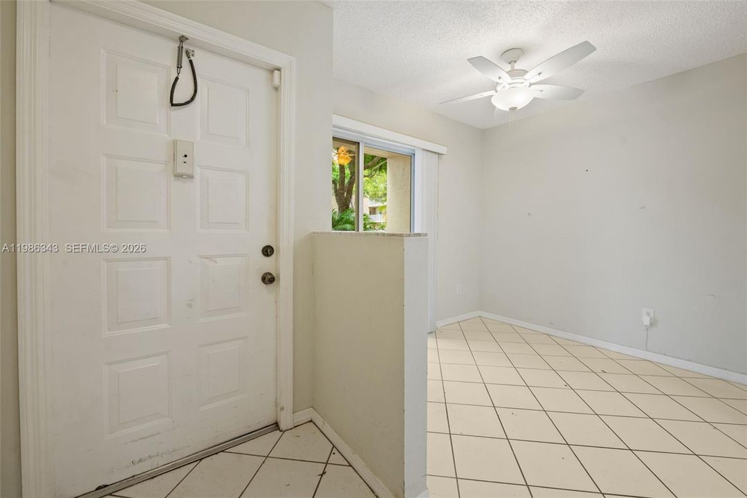 Activo con contrato: $174,900 (2 camas, 2 baños, 1215 Pies cuadrados)
