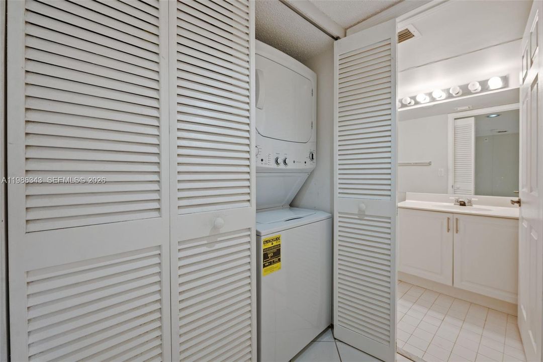 Activo con contrato: $174,900 (2 camas, 2 baños, 1215 Pies cuadrados)