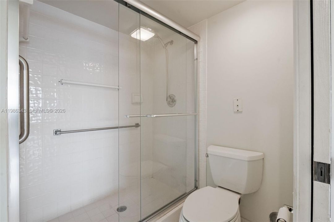 Activo con contrato: $174,900 (2 camas, 2 baños, 1215 Pies cuadrados)