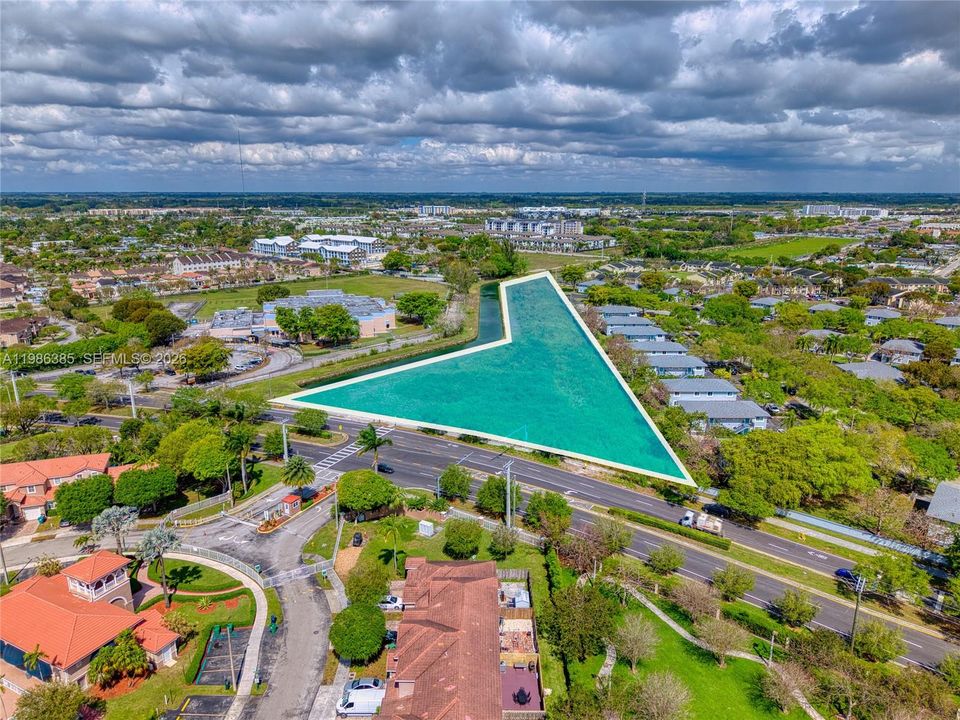 На продажу: $2,950,000 (3.38 acres)