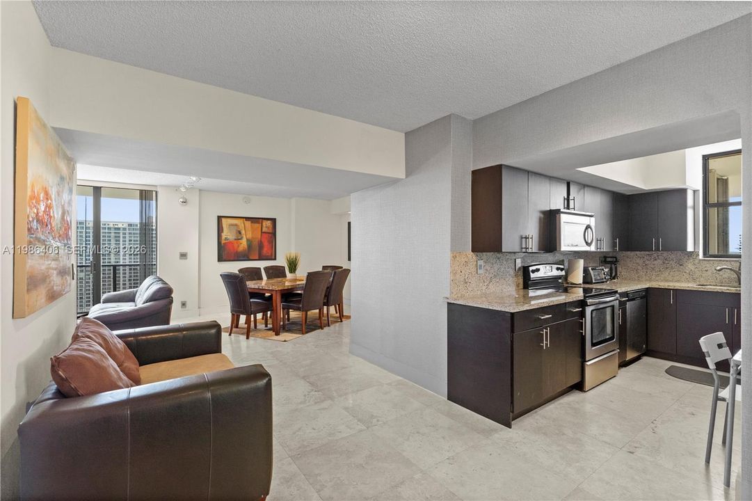Недавно продано: $359,000 (2 спален, 2 ванн, 1339 Квадратных фут)