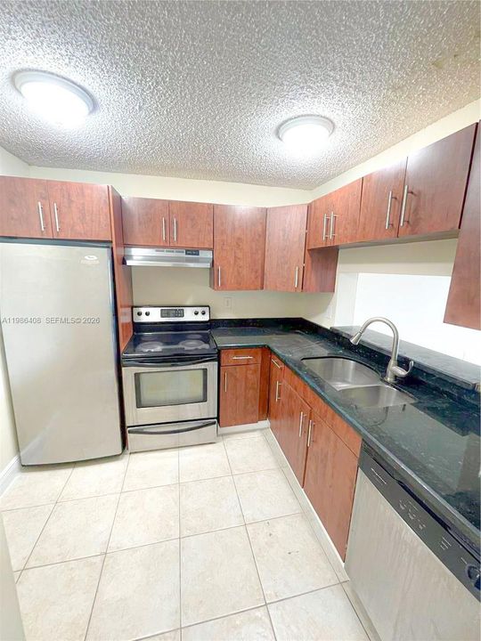 Activo con contrato: $1,750 (2 camas, 2 baños, 1175 Pies cuadrados)