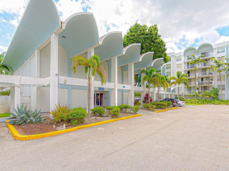 Activo con contrato: $1,750 (2 camas, 2 baños, 1175 Pies cuadrados)