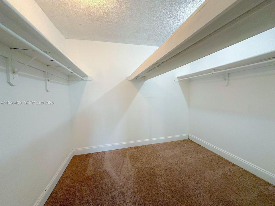 Activo con contrato: $1,750 (2 camas, 2 baños, 1175 Pies cuadrados)