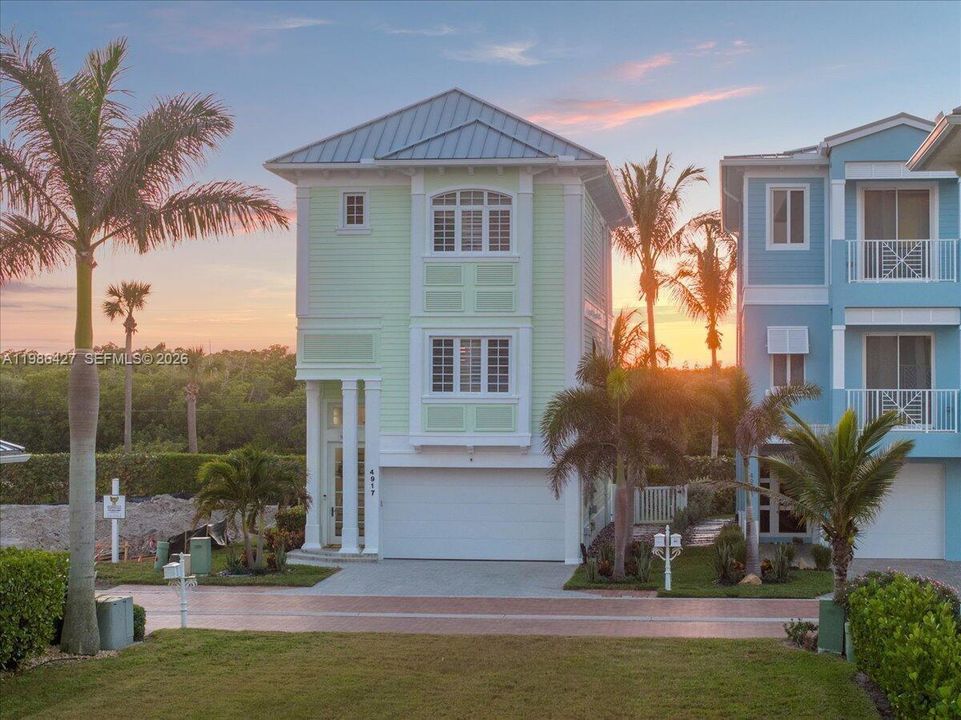 En Venta: $1,150,000 (3 camas, 3 baños, 2351 Pies cuadrados)