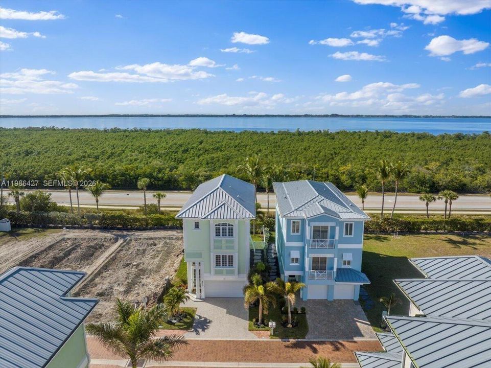 En Venta: $1,150,000 (3 camas, 3 baños, 2351 Pies cuadrados)