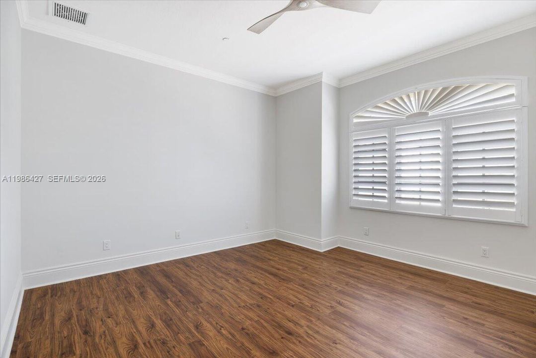 En Venta: $1,150,000 (3 camas, 3 baños, 2351 Pies cuadrados)