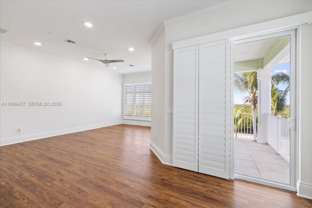 En Venta: $1,150,000 (3 camas, 3 baños, 2351 Pies cuadrados)