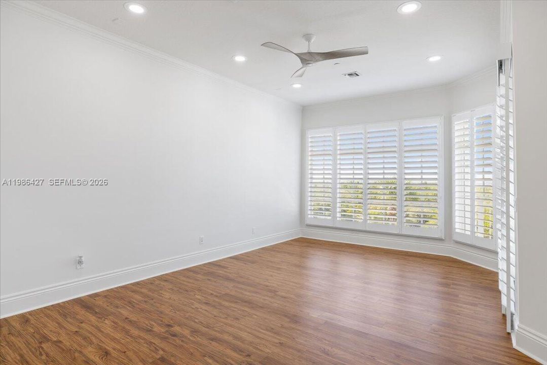 En Venta: $1,150,000 (3 camas, 3 baños, 2351 Pies cuadrados)