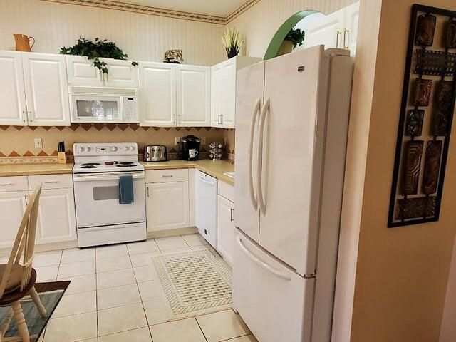 Kitchen Additional View 2