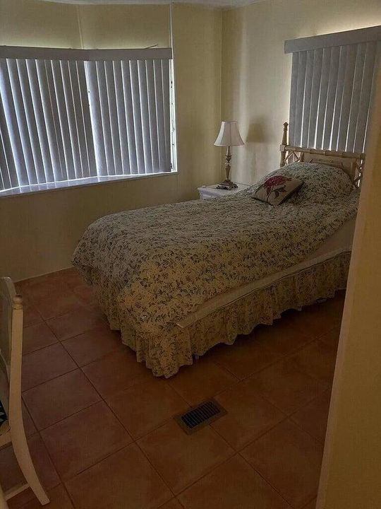 Queen size bed
