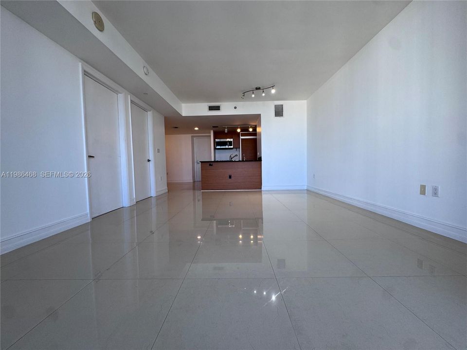 For Sale: $455,000 (1 beds, 1 baths, 800 Square Feet)