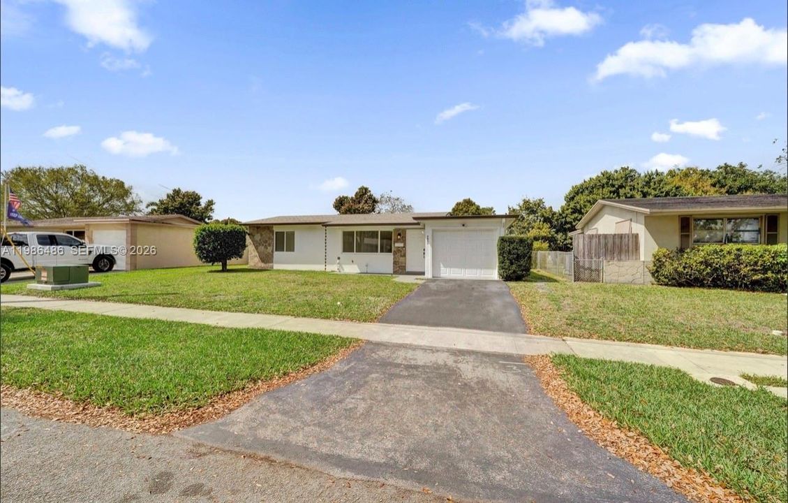 For Sale: $515,000 (2 beds, 2 baths, 805 Square Feet)