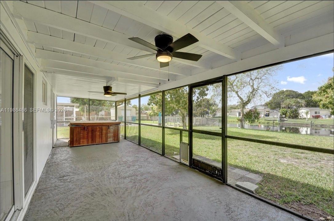 For Sale: $515,000 (2 beds, 2 baths, 805 Square Feet)