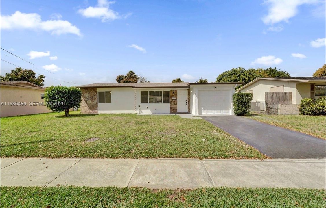 For Sale: $515,000 (2 beds, 2 baths, 805 Square Feet)