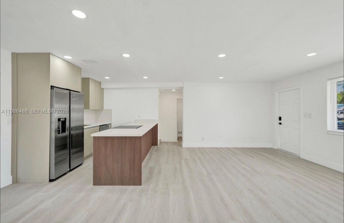 For Sale: $515,000 (2 beds, 2 baths, 805 Square Feet)