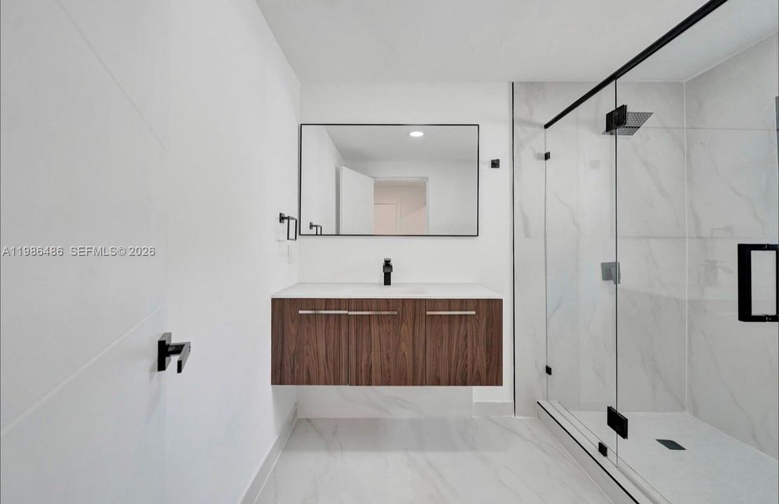 For Sale: $515,000 (2 beds, 2 baths, 805 Square Feet)