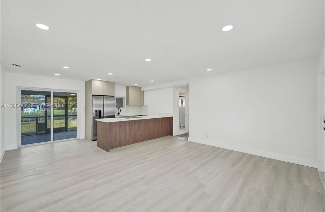For Sale: $515,000 (2 beds, 2 baths, 805 Square Feet)