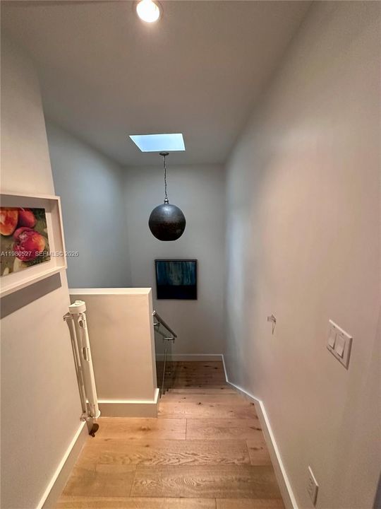 Activo con contrato: $17,500 (3 camas, 3 baños, 2160 Pies cuadrados)