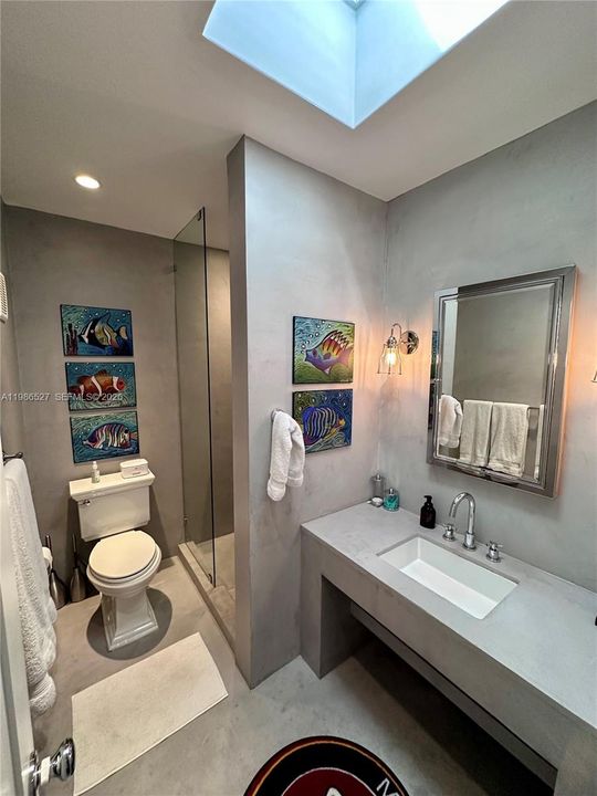 Activo con contrato: $17,500 (3 camas, 3 baños, 2160 Pies cuadrados)