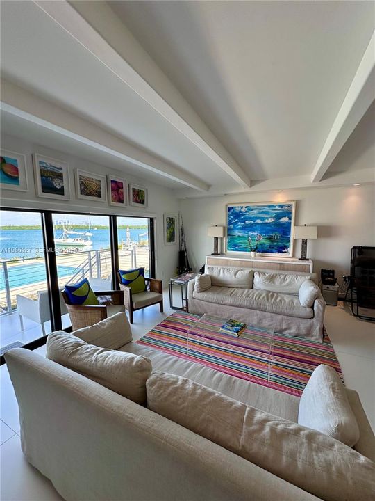 Activo con contrato: $17,500 (3 camas, 3 baños, 2160 Pies cuadrados)