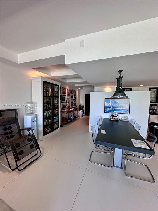 Activo con contrato: $17,500 (3 camas, 3 baños, 2160 Pies cuadrados)
