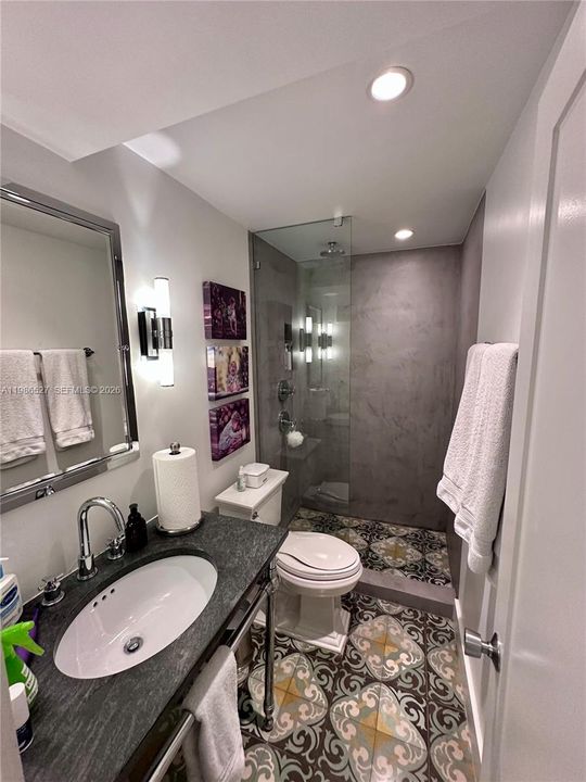 Activo con contrato: $17,500 (3 camas, 3 baños, 2160 Pies cuadrados)